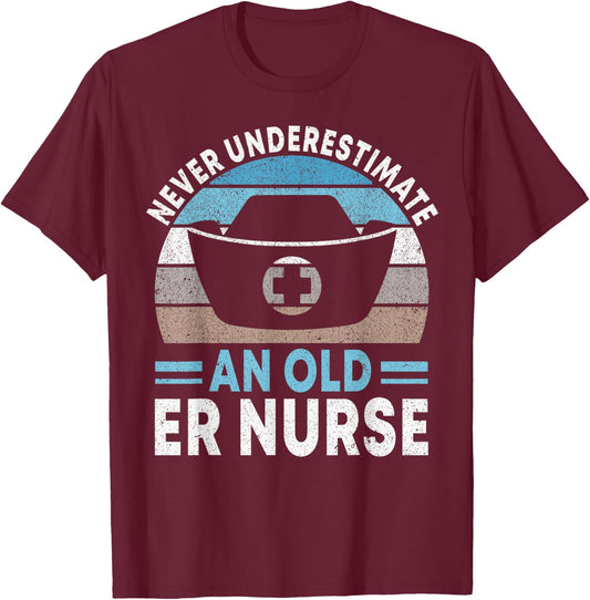 Never underestimate an old ER Nurse Emergency Room Nurse T-Shirt - T-Shirt | Maroon