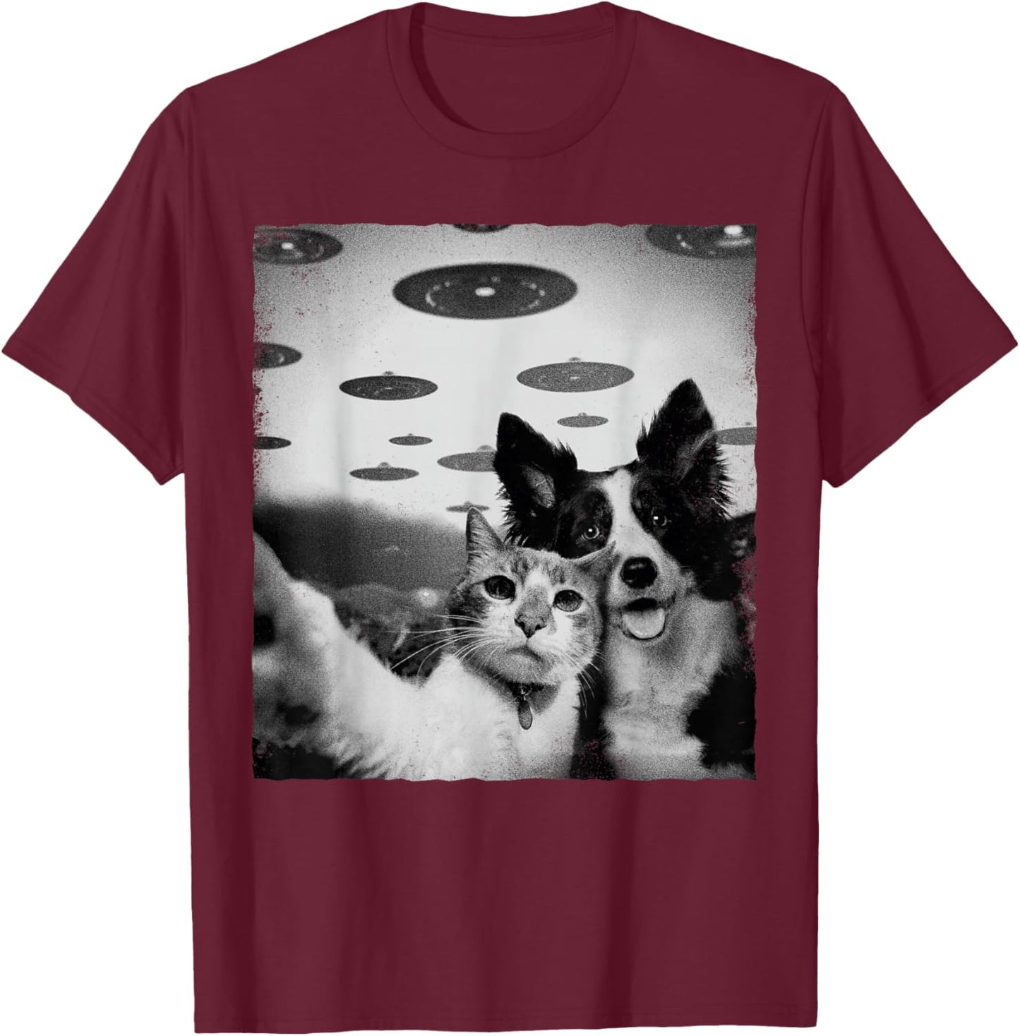 Funny Cat and Dog selfie with Alien UFO T-Shirt - T-Shirt | Maroon