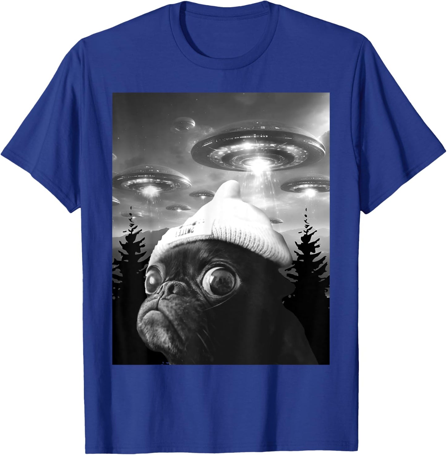 Cute Scared Pug Funny Dog Selfie With UFO T-Shirt - T-Shirt | Royal