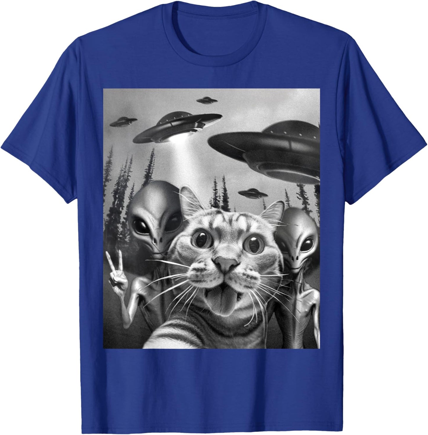 Funny Cat Selfie with UFOs Peace Sign Alien Cat UFO Invasion T-Shirt - T-Shirt | Royal