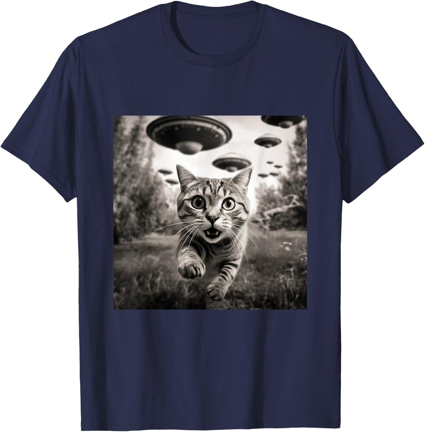 Funny Cat Running From Aliens Flying Saucer Spaceship Selfie T-Shirt - T-Shirt | Navy