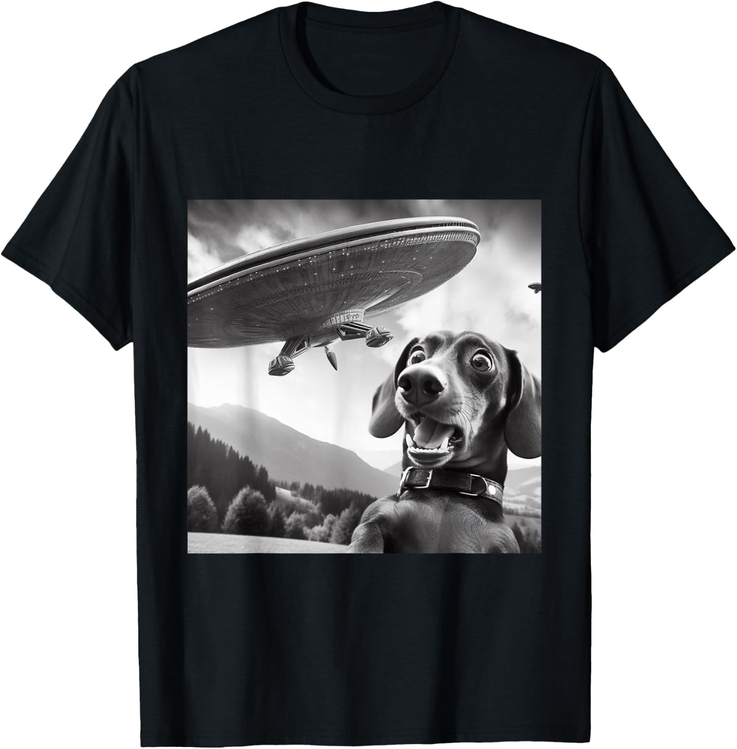 Wiener Dog Selfie With UFOs - Funny Flying Alien Dachshund T-Shirt - T-Shirt | Black