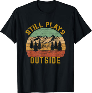 Still Plays Outside, Funny Retro Hiking, Funny Outdoor Hiker T-Shirt - T-Shirt | Black