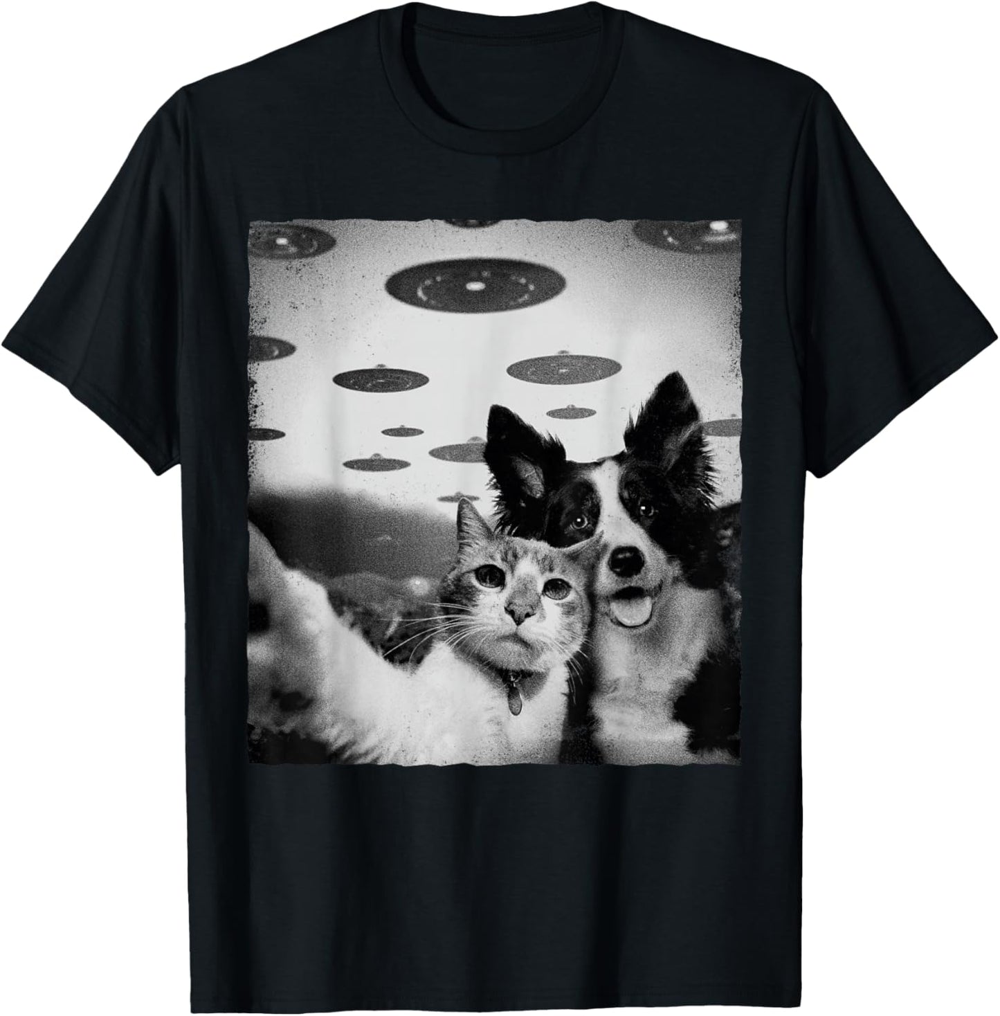 Funny Cat and Dog selfie with Alien UFO T-Shirt - T-Shirt | Black